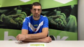 Agirre renueva su contrato con Baiko