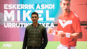 Mikel Urrutikoetxeak erretiratu egingo dela iragarri du