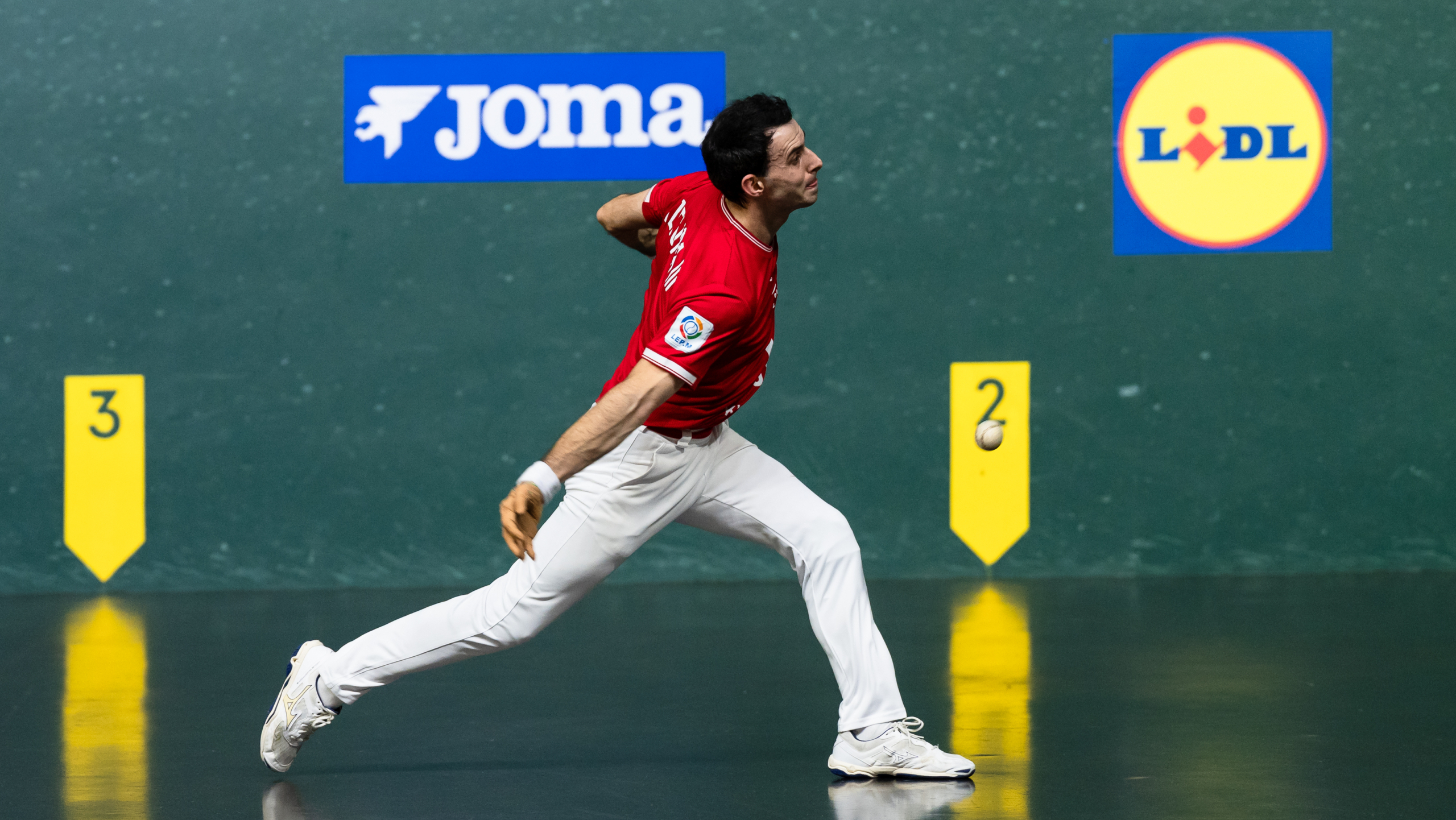 Altuna III-Ezkurdiak garaipenarekin itxi dute Binakako Txapelketako bigarren jardunaldia