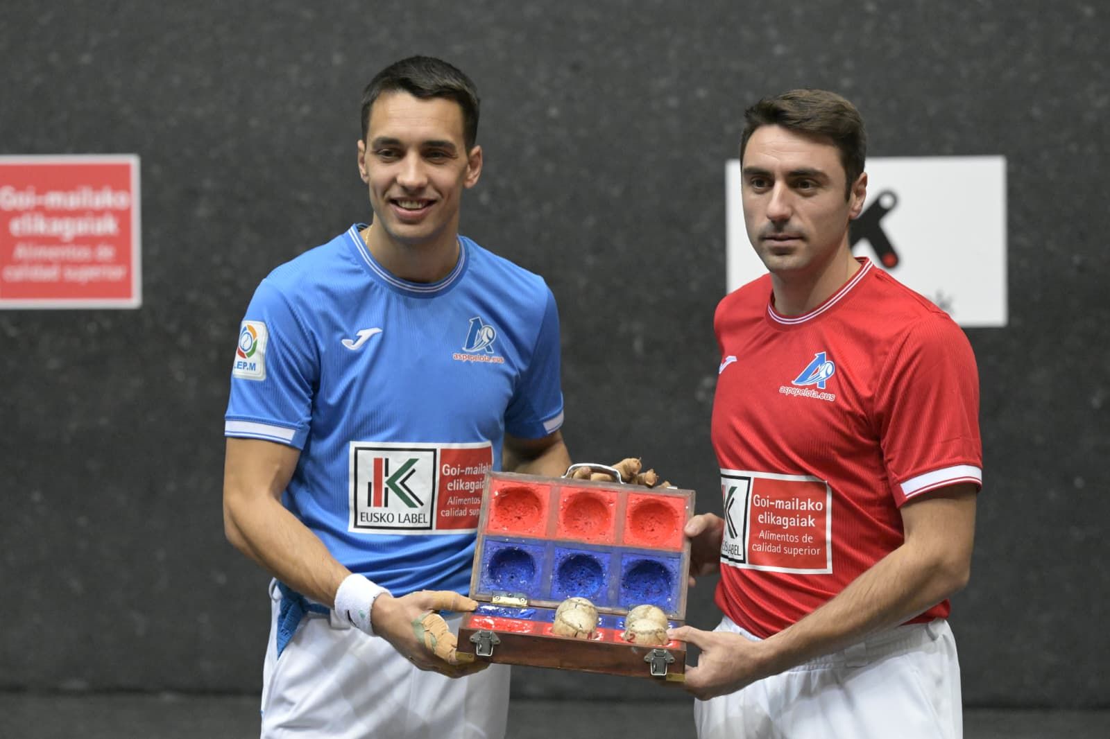 P.Etxeberria y Zabala preparados para la final del Campeonato 4 1/2 Eusko Label del domingo
